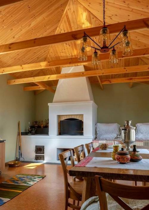 Бабушкина скатерть, старинный буфет, потрясающая отделка: семейный дом с заботой об истории. 09