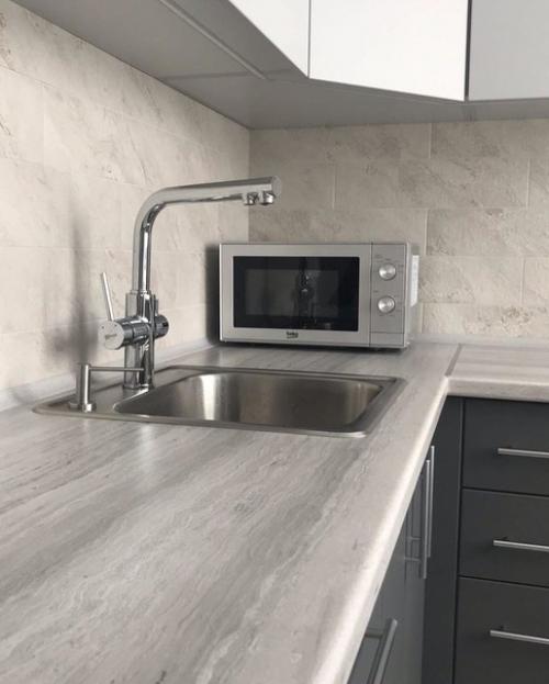 Для меня очень неудобно стоит микроволновка. 02