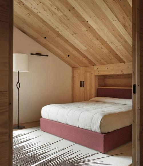 Тёплая атмосфера настоящего горного шале - место, где уют встречается с величием природы. 07