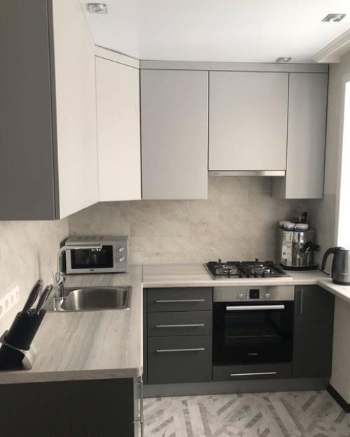 Для меня очень неудобно стоит микроволновка. 01