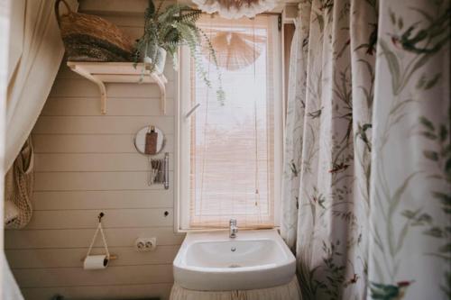 Этот дом словно растворяется в природе - ни одна деталь не выбивается из общей гармонии. 08