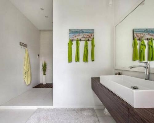 Современный светлый дом с яркими акцентами. 05