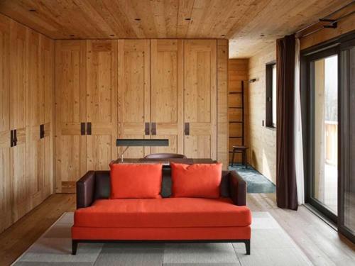 Тёплая атмосфера настоящего горного шале - место, где уют встречается с величием природы. 04