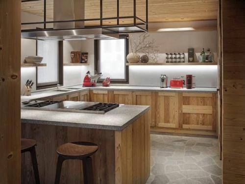 Тёплая атмосфера настоящего горного шале - место, где уют встречается с величием природы. 01