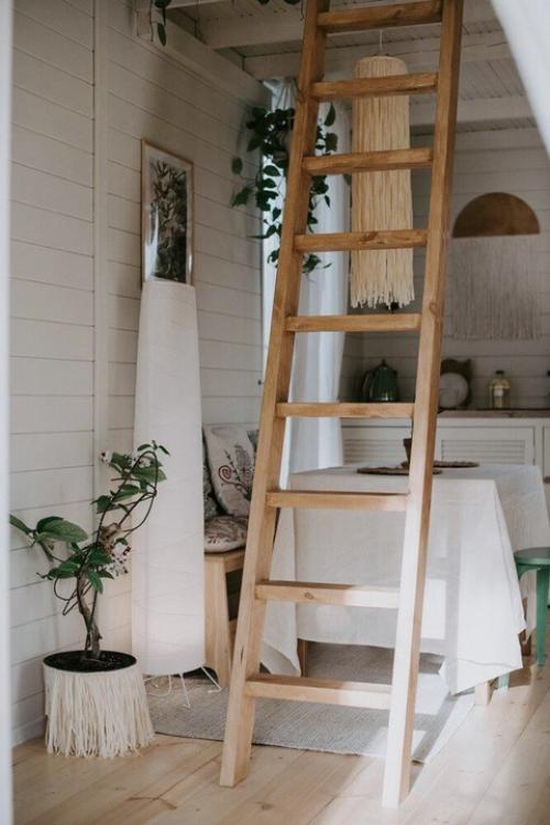 Этот дом словно растворяется в природе - ни одна деталь не выбивается из общей гармонии. 03