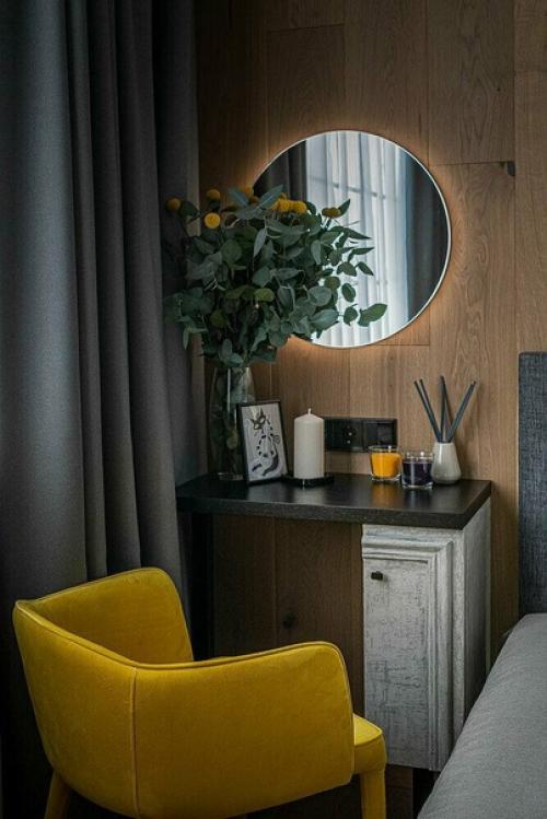 Яркий и жизнерадостный интерьер спальни в загородном доме для харизматичных и современных заказчиков. 02