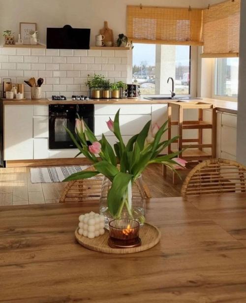 Природные оттенки создают спокойную обстановку в доме, наполняя её гармонией жизни.