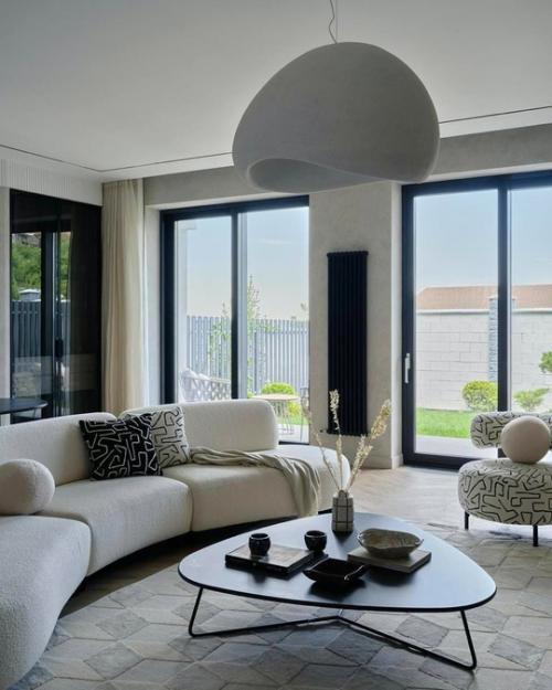 Этот таунхаус - пример того, как современный интерьер может быть одновременно сдержанным и тёплым. 06