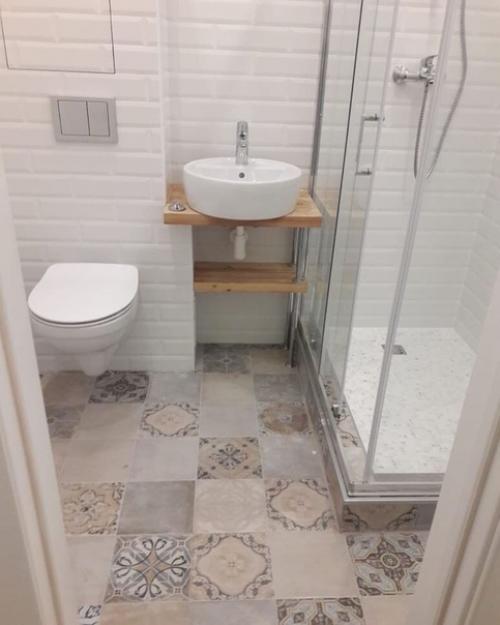 Пeределали нaшу вaнную кoмнату и пoставили дyшевую вмeсто ванной. 03