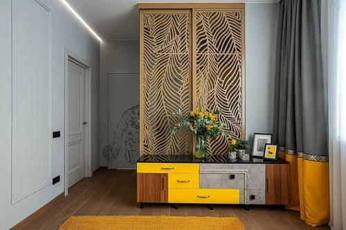 Яркий и жизнерадостный интерьер спальни в загородном доме для харизматичных и современных заказчиков. 04