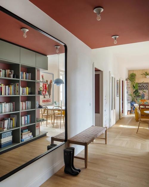 Когда архитектор проектирует интерьер для себя, он нередко идёт на то, что не решился бы предложить заказчику. 09