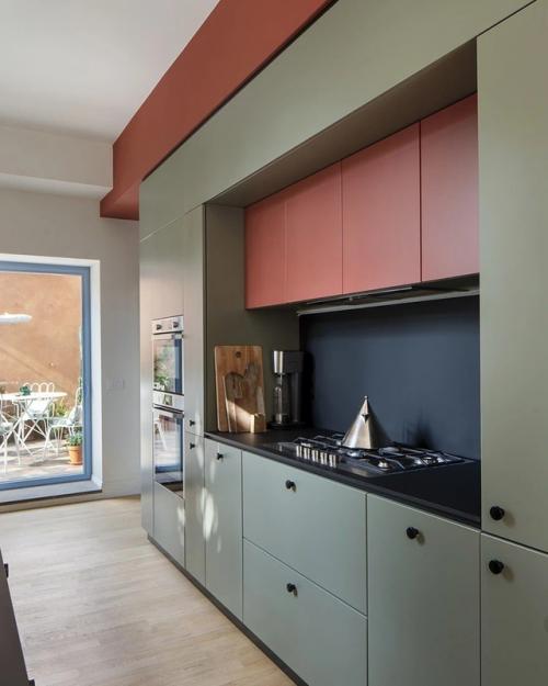 Когда архитектор проектирует интерьер для себя, он нередко идёт на то, что не решился бы предложить заказчику. 08