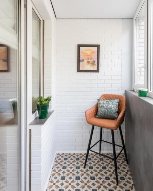 Квартира с красивой отделкой и цветной мебелью. 06