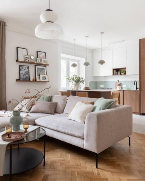 Здесь уютно соседствуют винтажные элементы и современный минимализм, классическая форма - с лёгкими, почти невесомыми решениями. 04