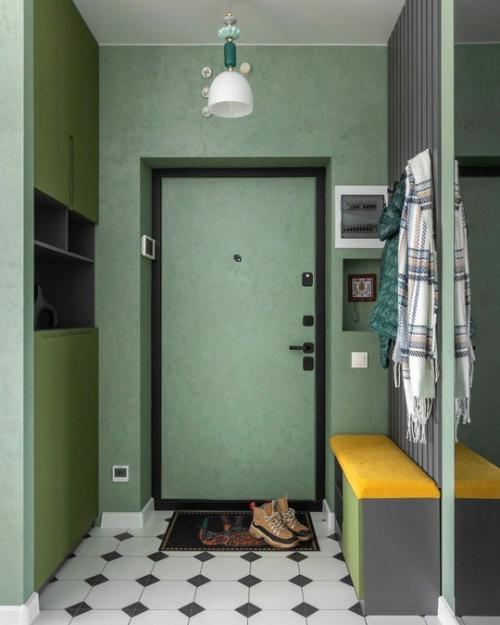 Интерьер квартиры.  Наглядный пример того, как совместить классику с молдингами, современную комфортную мебель и освещение.