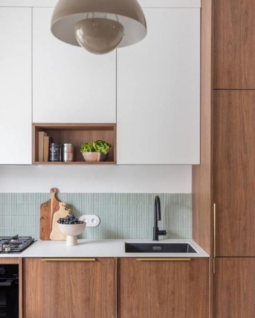 Здесь уютно соседствуют винтажные элементы и современный минимализм, классическая форма - с лёгкими, почти невесомыми решениями. 03