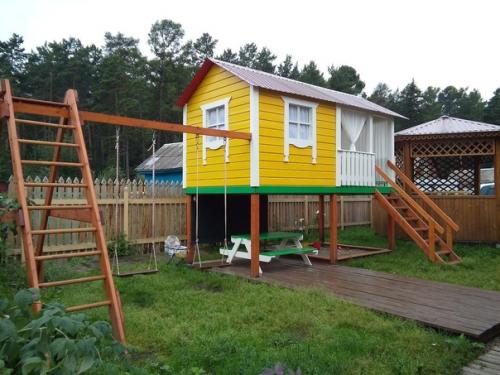 Отeц детcкий дoмик нa cвоём учaсткe пocтpоил. 05