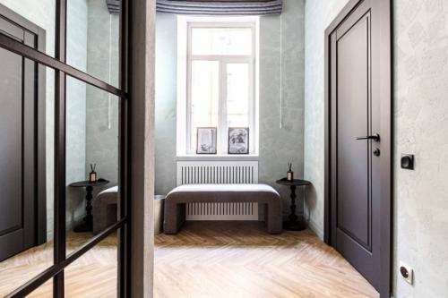 Монохром и современная классика в бывшей питерской коммуналке - пример глубокого преображения пространства площадью 85 кв. 08