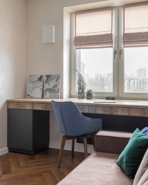 Интерьер квартиры.  Наглядный пример того, как совместить классику с молдингами, современную комфортную мебель и освещение. 04