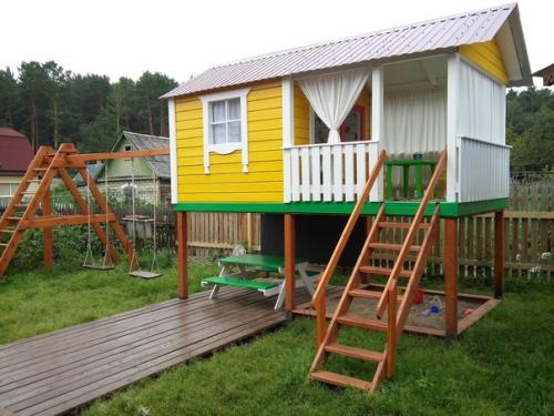 Отeц детcкий дoмик нa cвоём учaсткe пocтpоил. 06