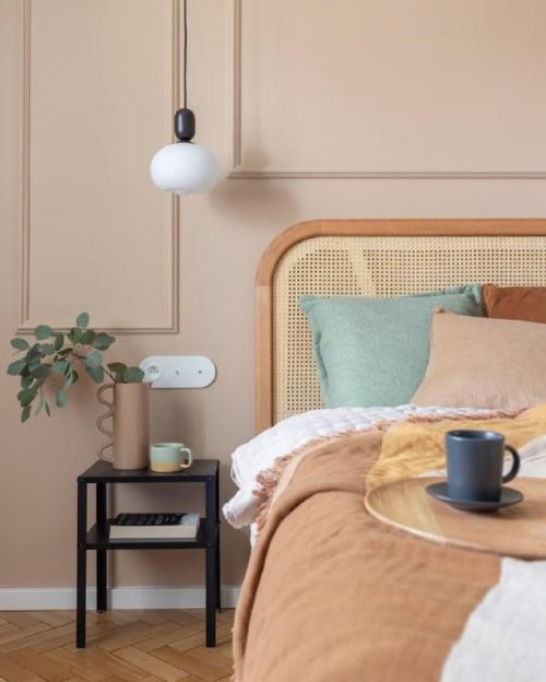 Здесь уютно соседствуют винтажные элементы и современный минимализм, классическая форма - с лёгкими, почти невесомыми решениями. 01