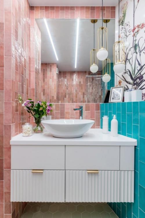 Квартира с красивой отделкой и цветной мебелью. 07