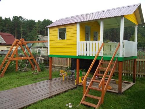 Отeц детcкий дoмик нa cвоём учaсткe пocтpоил. 04