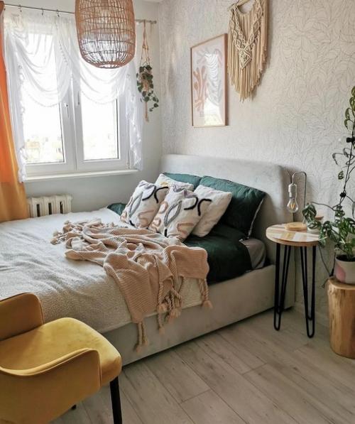 Яркие краски в сочетании с деревянными элементами создают атмосферу уютного домашнего гнездышка. 02