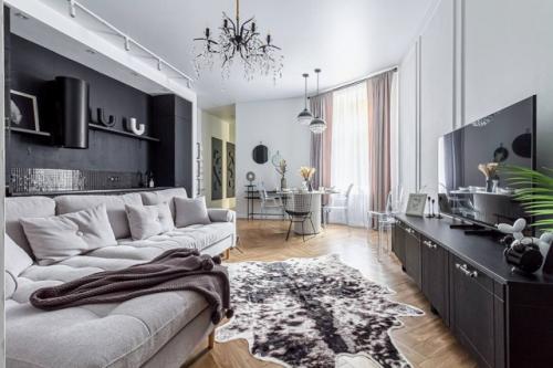 Монохром и современная классика в бывшей питерской коммуналке - пример глубокого преображения пространства площадью 85 кв. 03