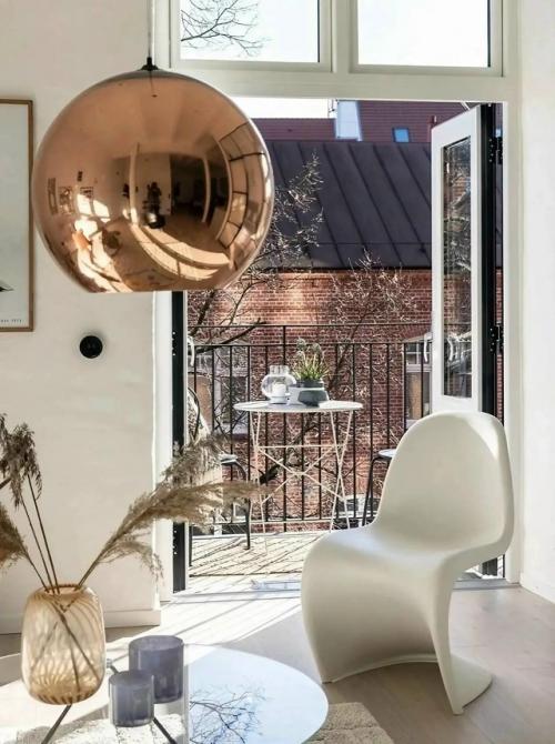 Это впечатляющий пример того, как индустриальное прошлое может обрести новую жизнь в уютном жилом пространстве. 04