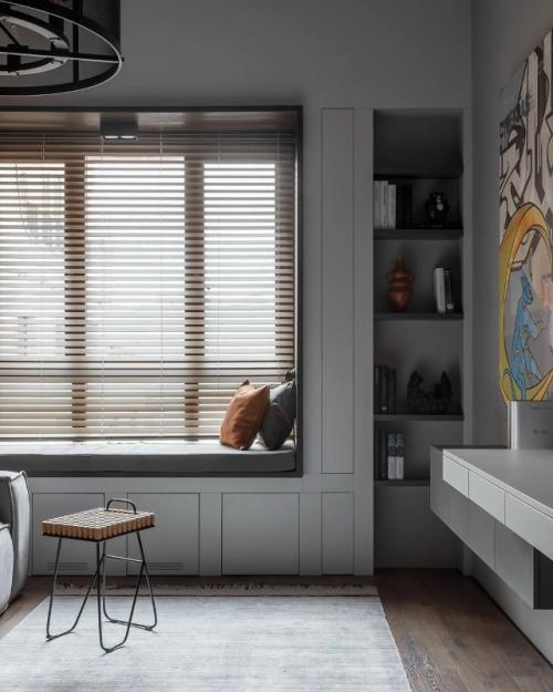 На обзоре - компактное, но невероятно продуманное пространство всего 35 квадратных метров, разработанное специально под нужды студента. 04