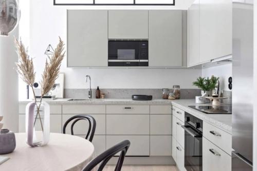 Это впечатляющий пример того, как индустриальное прошлое может обрести новую жизнь в уютном жилом пространстве. 07