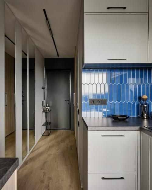 Эти апартаменты стали примером того, как даже на небольшой площади можно создать стильное и функциональное пространство для жизни. 06