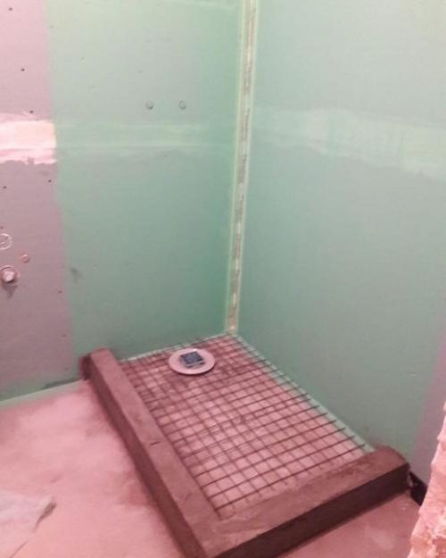 Переделали нашу ванную комнату и поставили душевую вместо ванной. 01