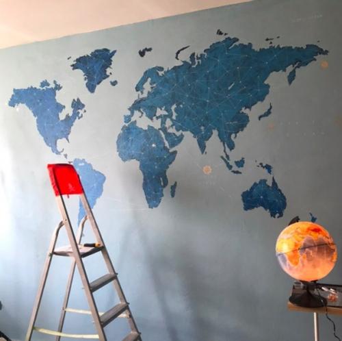 Оформили стену в детской. 01