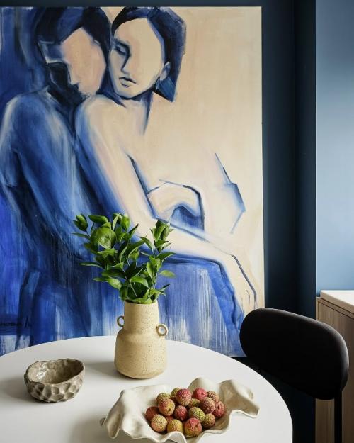 Эти апартаменты стали примером того, как даже на небольшой площади можно создать стильное и функциональное пространство для жизни. 09