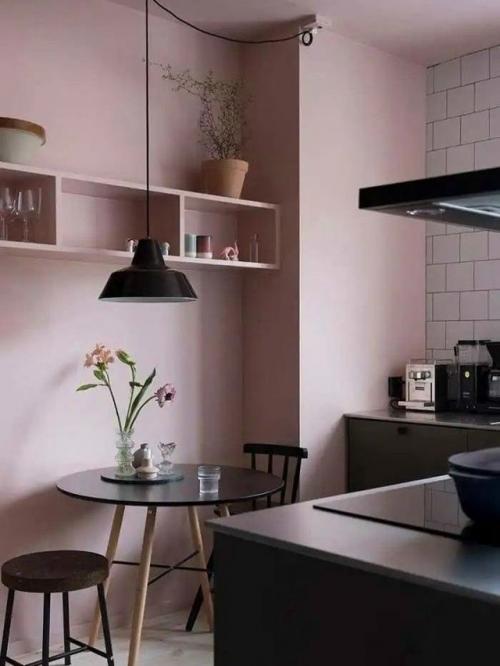 Розовое настроение во всей своей глубине и многогранности раскрывается. 01