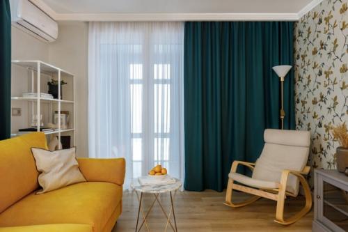 Стильная двухкомнатная квартира с кухней - гостиной и кабинетом на лоджии.