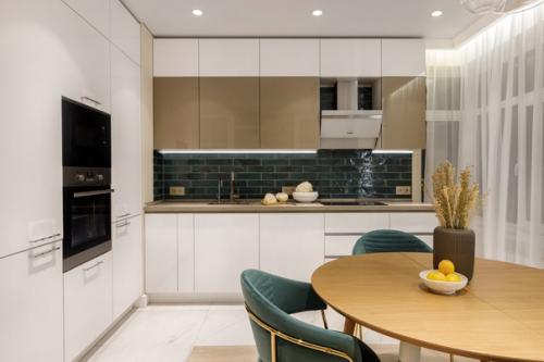 Стильная двухкомнатная квартира с кухней - гостиной и кабинетом на лоджии. 03