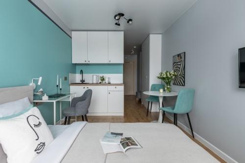 Обычно 20 квадратных метров - это площадь одной комнаты. 03