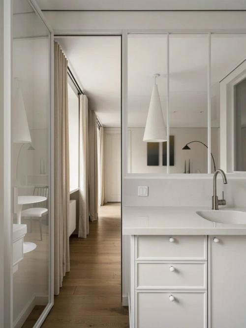 Квартира расположена в тихом, утопающем в зелени районе - вдали от городского шума, с ощущением уюта и размеренного ритма жизни. 08