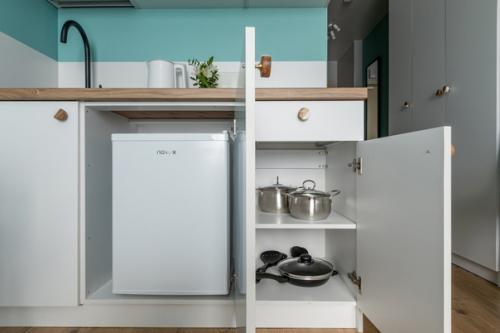 Обычно 20 квадратных метров - это площадь одной комнаты. 01