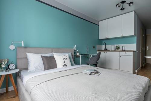 Обычно 20 квадратных метров - это площадь одной комнаты.