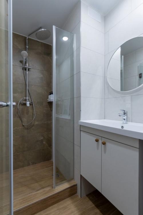 Обычно 20 квадратных метров - это площадь одной комнаты. 07