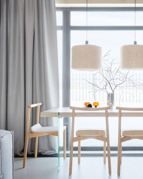 Интерьер гостевого шале, которое продолжило архитектурную концепцию загородного дома. 02