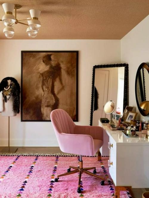 Розовое настроение во всей своей глубине и многогранности раскрывается. 08