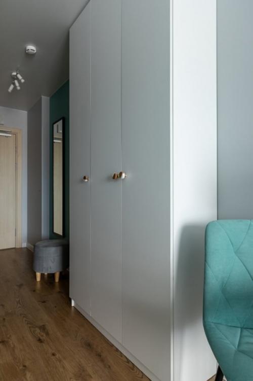 Обычно 20 квадратных метров - это площадь одной комнаты. 05