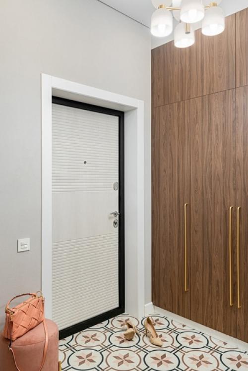 Стильная двушка с цветной мебелью и встроенными шкафами. 08