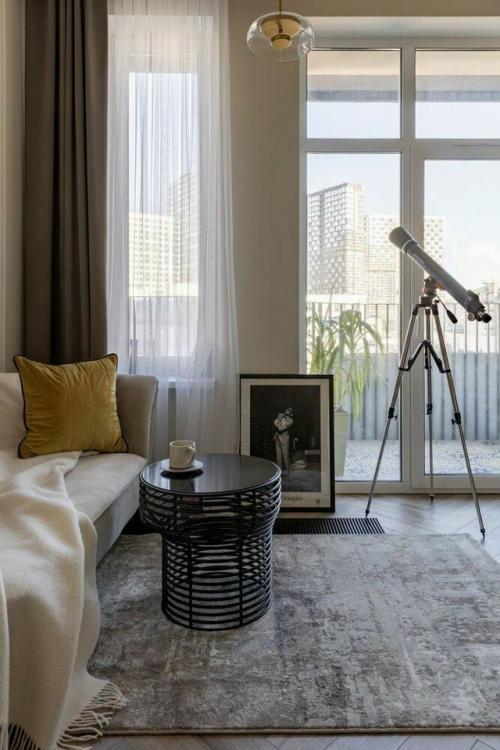 Эта небольшая квартира с проходной кухней и спальней в нише идеально продумана для комфортной жизни на ограниченном пространстве. 06