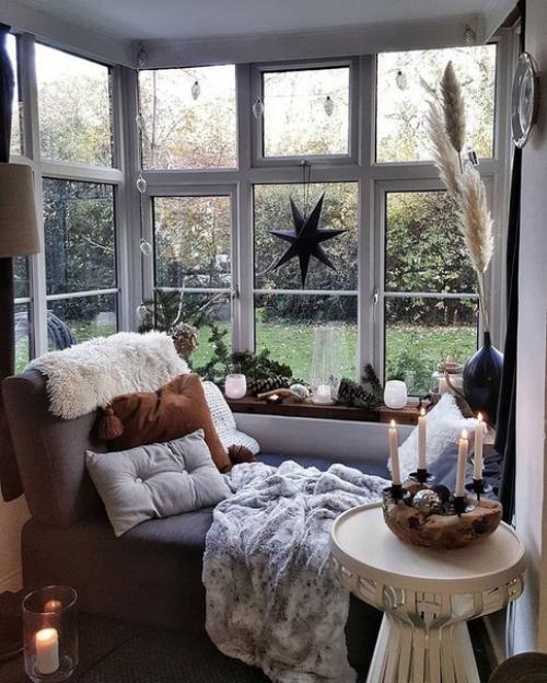 Уютные подоконники, на которых хочется сидеть часами. 01